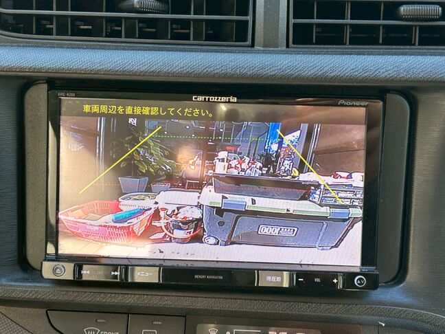 安心のバックカメラ付き！駐車が苦手な方もサポート。【アクア】